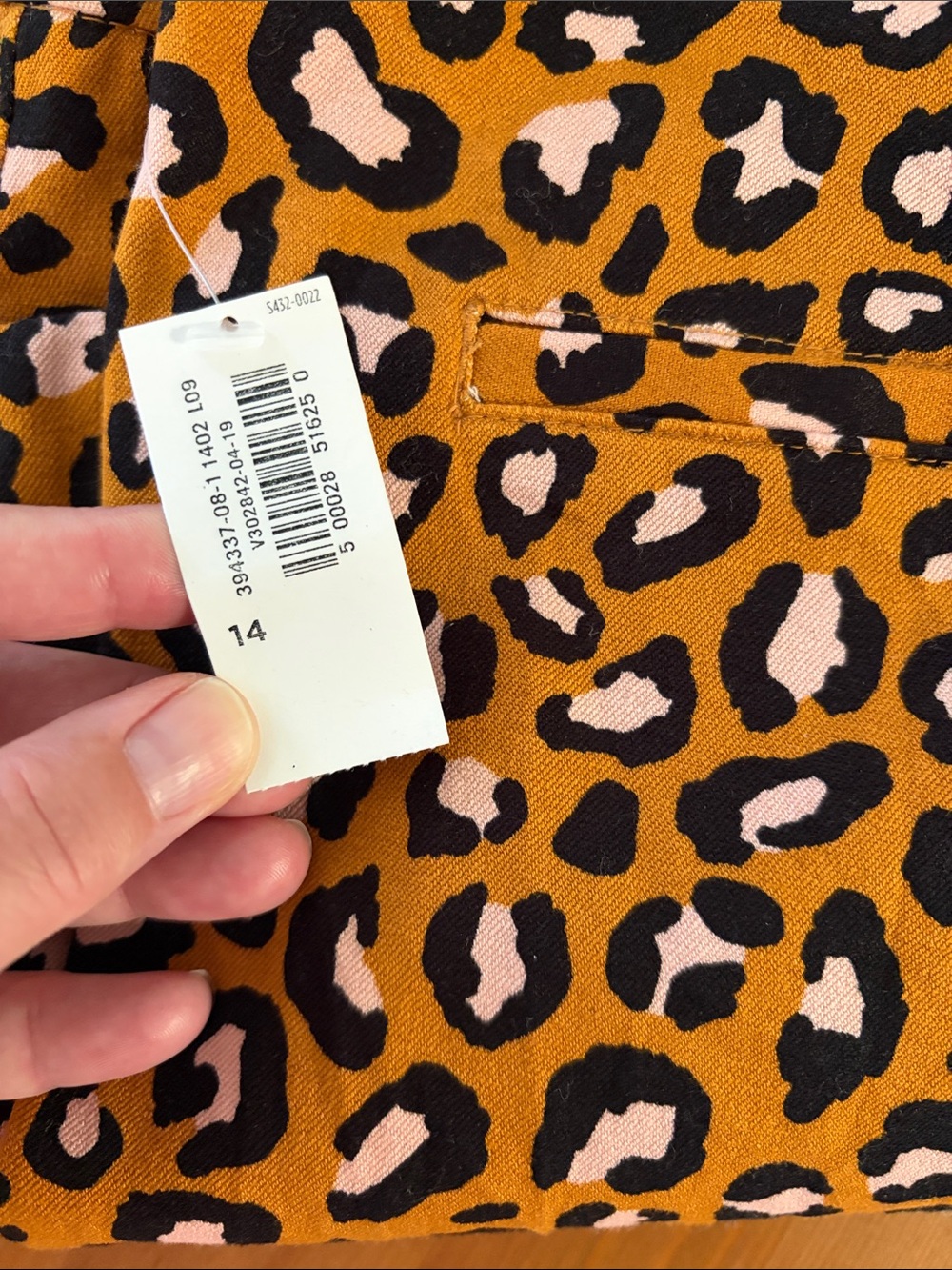 Old Navy Pixie Ankle Pant in Leopard - Picture 2 of 4